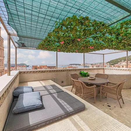 Augubio Penthouse شقة