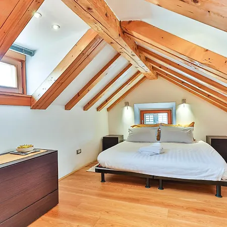 Augubio Penthouse شقة سبليت