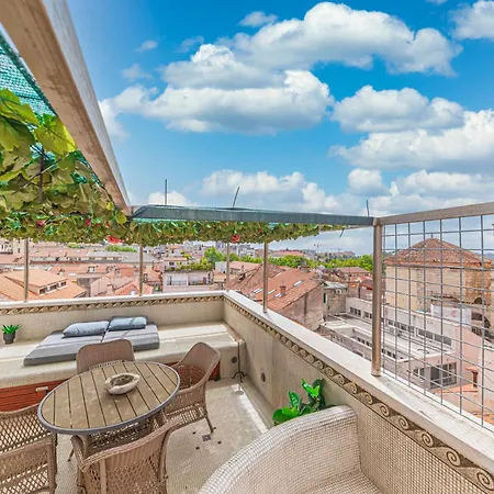 Augubio Penthouse דירה
