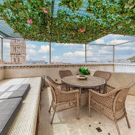 Augubio Penthouse דירה *