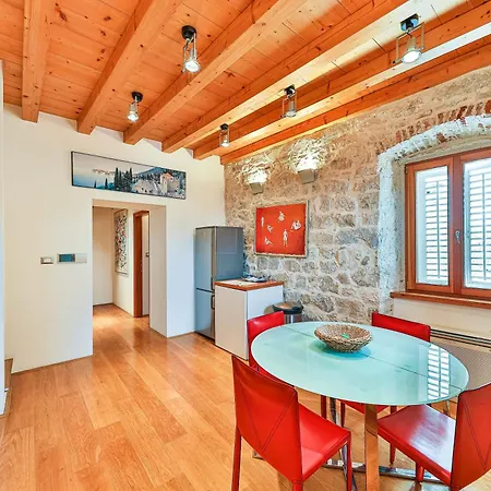 Augubio Penthouse דירה