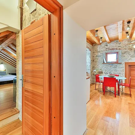 Augubio Penthouse Apartament *